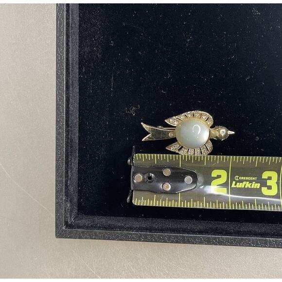 Vintage MCM 1940s Green Jelly Belly Swallow Bird Gold Brooch Pin - Picture 4 of 4